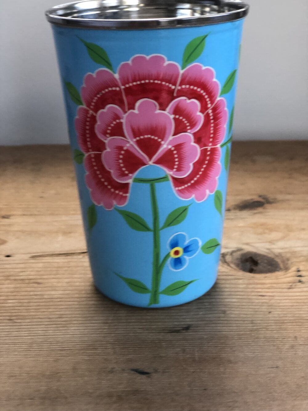 light blue tumbler with flower